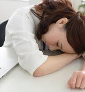 食事の後眠くなる理由は？